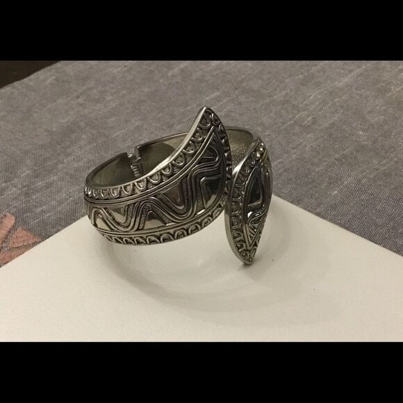 Silver Tribal Design East West Bangle Bracelet - Picture 3 of 3